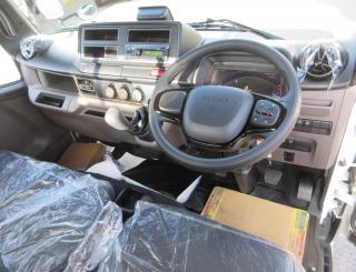 三菱 平ボデー・Wキャブ・シャーシ 小型 令和7年10月 2RGーFBAV0 9枚目