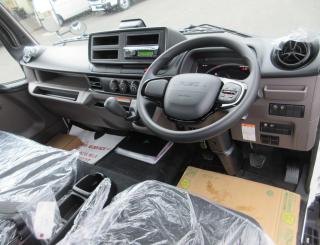 三菱 平ボデー・Wキャブ・シャーシ 小型 令和7年11月 2PGーFEB90 9枚目