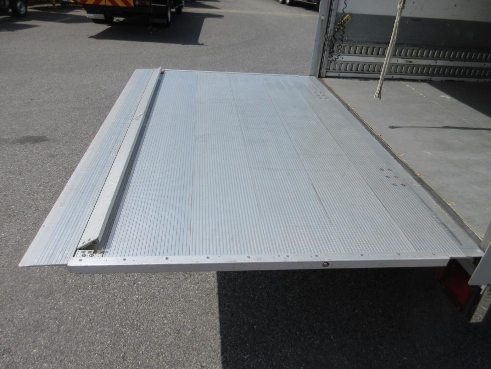 いすゞ バン 中型 平成27年9月 TKGーFRR90S2 28枚目