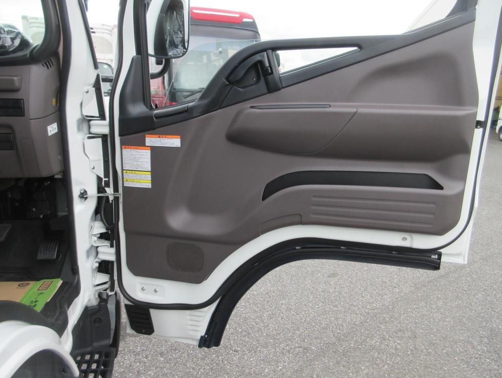 三菱 平ボデー・Wキャブ・シャーシ 小型 令和7年10月 2RGーFBAV0 8枚目