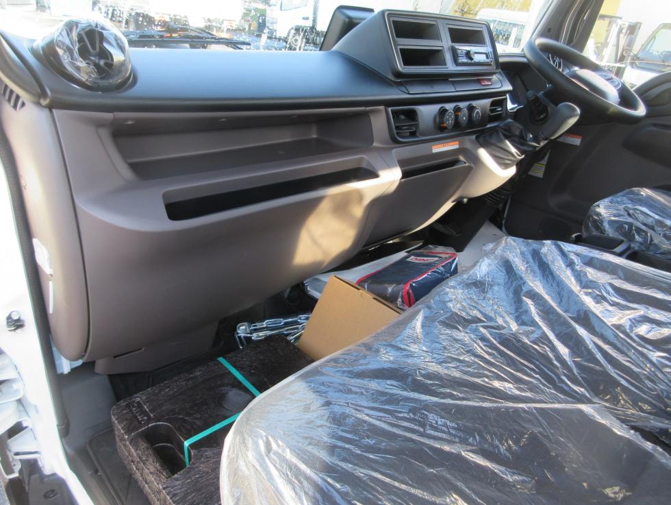 三菱 クレーン付 小型 令和7年11月 ◆商談中◆　2PGーFEB90 19枚目