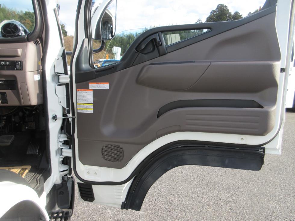 三菱 平ボデー・Wキャブ・シャーシ 小型 令和7年11月 2RGーFBA20 8枚目