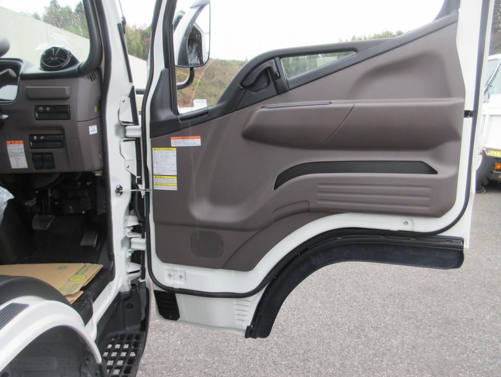 三菱 平ボデー・Wキャブ・シャーシ 小型 令和7年11月 2PGーFEB90 8枚目