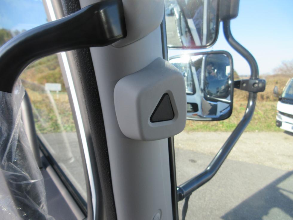 三菱 平ボデー・Wキャブ・シャーシ 中型 令和7年12月 2KGーFK65F 37枚目