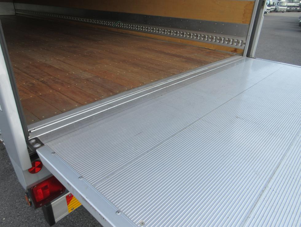 三菱 バン 中型 令和2年9月 2KGーFK65F 28枚目