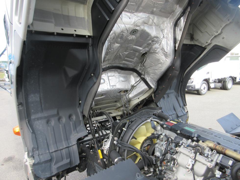 三菱 バン 中型 令和2年9月 2KGーFK65F 47枚目