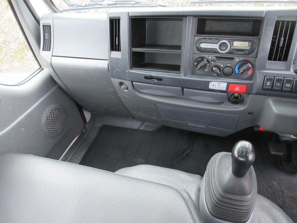 いすゞ 平ボデー・Wキャブ・シャーシ 小型 平成29年6月 TPGーNHR85A 12枚目